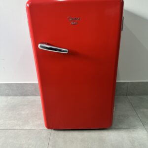 Frigobar Retrô Midea 95 Litros Vermelho (Semi Novo ) 3 Meses de Garantia